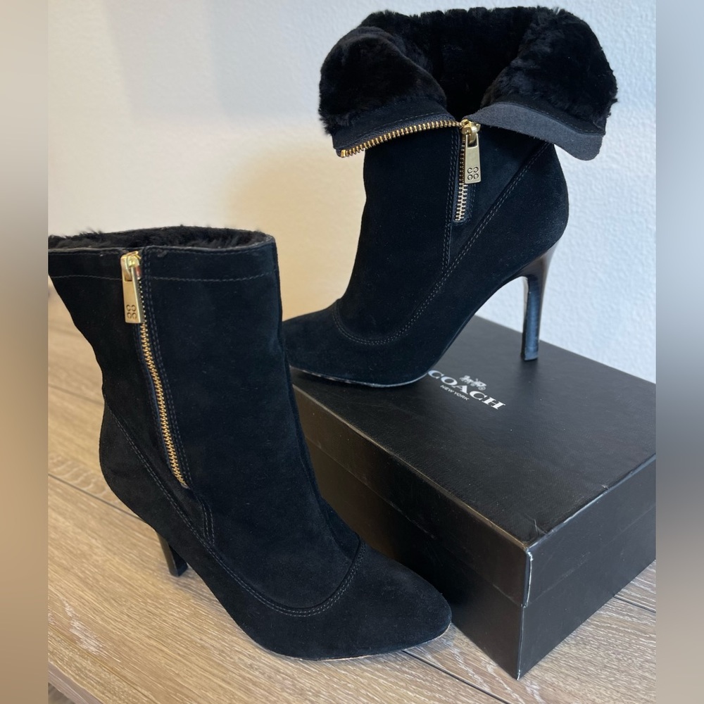 COACH WOMEN’S ANKLE BOOTS (size7)